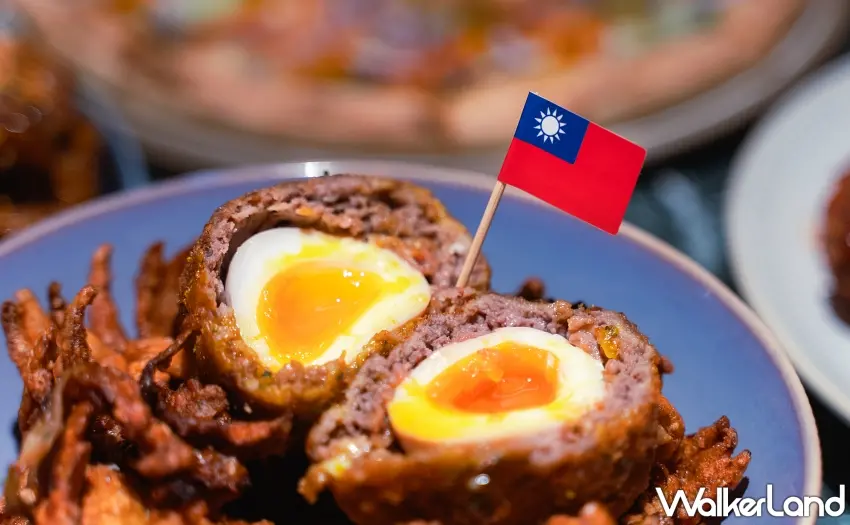 ▲切開後的「和牛抱蛋」展現出半熟濃郁的蛋黃與厚實的和牛層，視覺效果與美味兼具。 圖／GUMGUM提供；窩客島整理