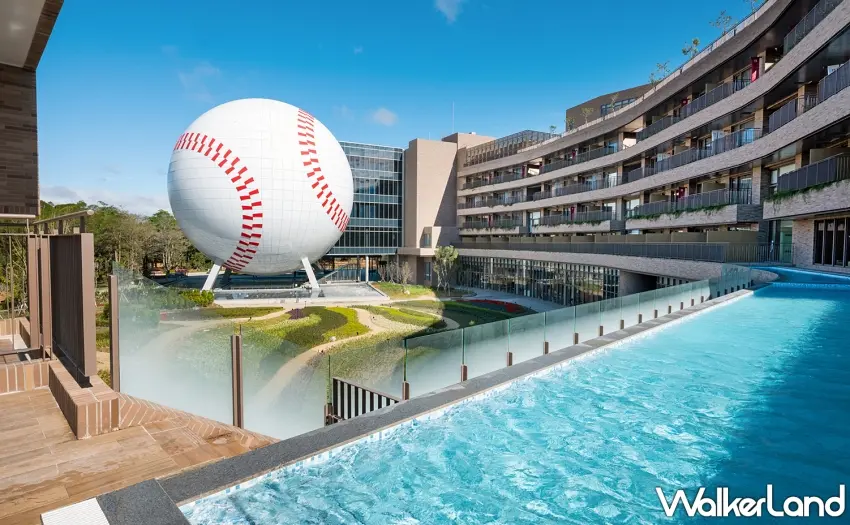 ▲名人堂花園大飯店擁有直徑32公尺的亞洲最大棒球球體建築。 圖／名人堂花園大飯店提供；窩客島整理