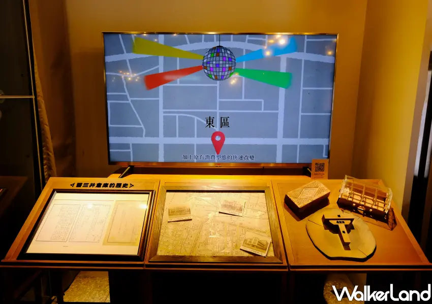 ▲透過多媒體互動螢幕與實體模型、文獻的陳列，生動地向大眾訴說著三井倉庫的發展歷史與臺北西區門戶的變遷脈絡。(攝影：鄭雅之)