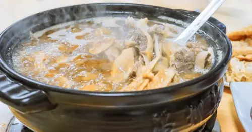 桃園新屋陽柳塘薑母鴨，埤塘湖畔秘境，湯濃肉大塊重口味必吃推薦。