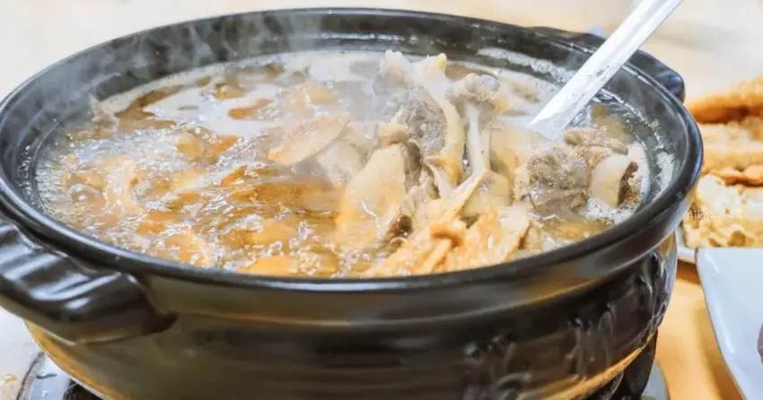 桃園新屋陽柳塘薑母鴨，埤塘湖畔秘境，湯濃肉大塊重口味必吃推薦。