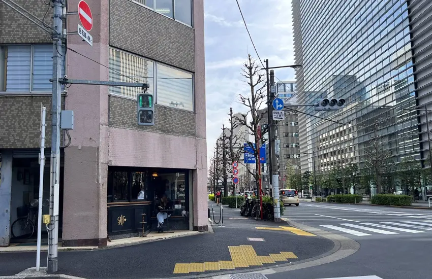 ▲神保町出版、辦公、書店與老派喫茶店交錯其間，彷彿一條長年運作的文化動脈。