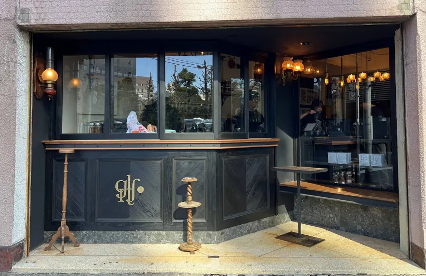 ▲GLITCH 神保町的室內設計近乎極簡。