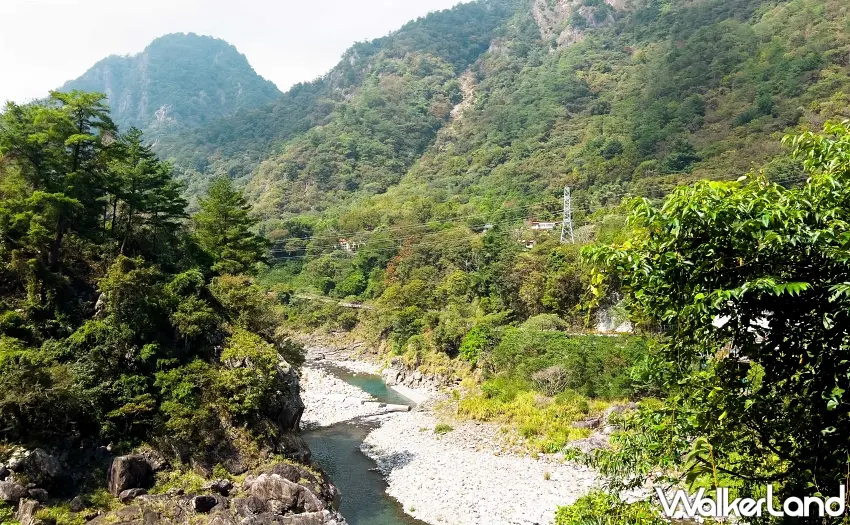▲統一谷關緊鄰壯闊山巒與溪流,旅客在房內睜開眼就能飽覽巍峨的自然山色。圖/統一渡假村提供;窩客島整理