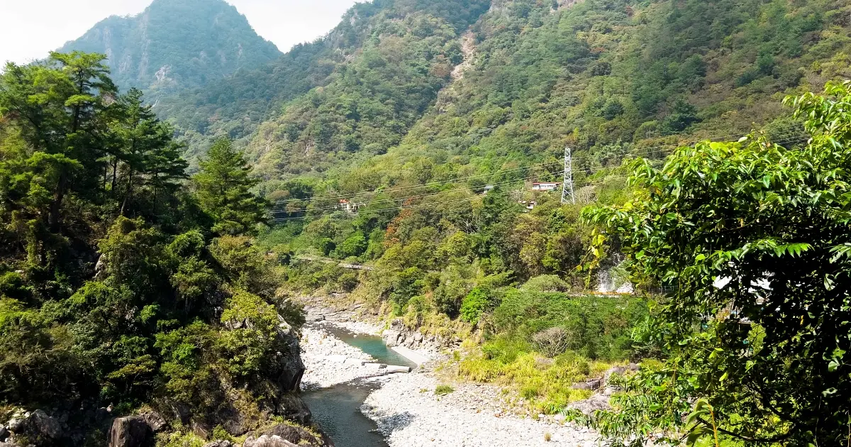 谷關溫泉推薦！統一渡假村「幸福宅急便」一泊二食，金湯雙鮮鍋與餐車無限吃。