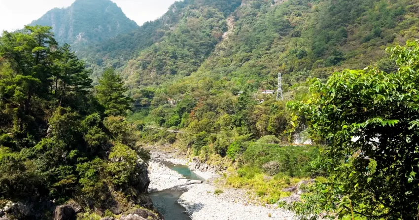 谷關溫泉推薦！統一渡假村「幸福宅急便」一泊二食，金湯雙鮮鍋與餐車無限吃。