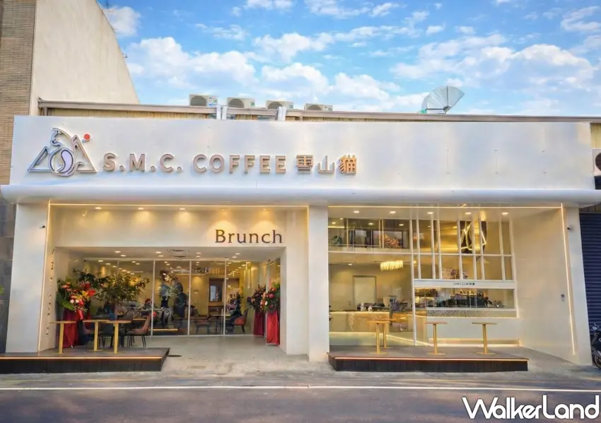 ▲台南北區最美的玻璃屋綠洲,全白極簡建築配上大片落地窗,暖色調燈光營造出滿滿的城市休憩美學。