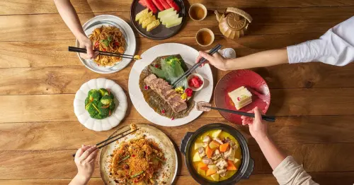 信義區聚餐首選！瀚寓酒店弈夢紅樓四人同行85折，必點龍蝦泡飯與脆皮雞。