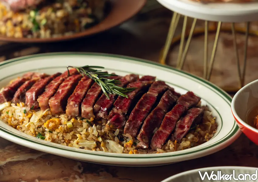 ▲誘人的厚切牛排與香氣十足的炒飯,展現心潮飯店最受歡迎的招牌職人技法。