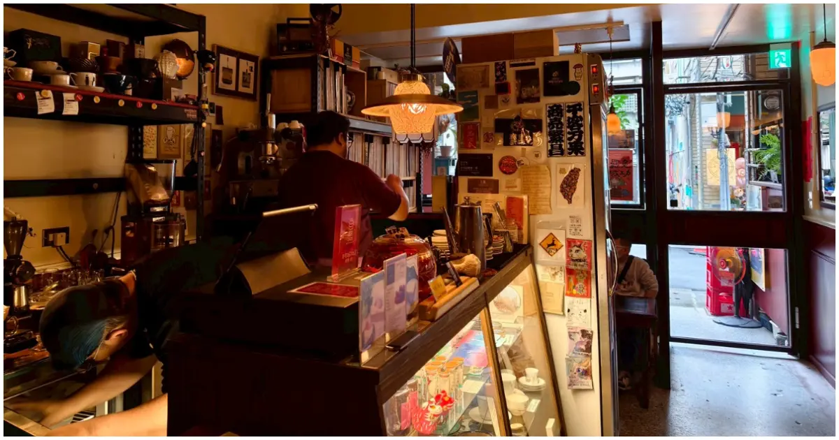 文青最愛大稻埕咖啡廳！菸花Op.118.2 老屋氛圍結合黑膠音樂，春季限定櫻花維也納必嘗。