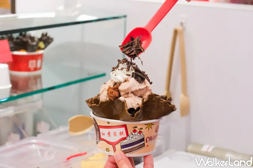 ▲黑森林狂想曲與楓糖核桃樂園兩款聯名口味同步登場（攝影：張人尹）