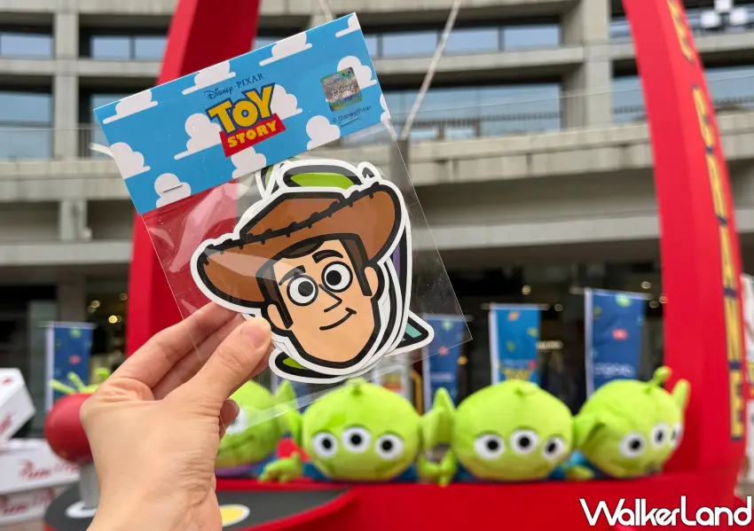 ▲粉絲收藏必看！參與快閃活動完成闖關指定任務，即贈送精美《玩具總動員》系列造型貼紙組。(攝影：鄭雅之)