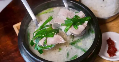 讓人一秒回到釜山的韓式餐酒館！GiliGili Bistro 濃厚松阪豬肉湯飯一喝上癮。