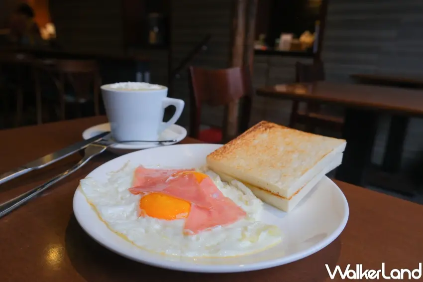 ▲人氣雙蛋火腿吐司搭配咖啡，呈現南美咖啡經典早餐選擇（攝影：張人尹）