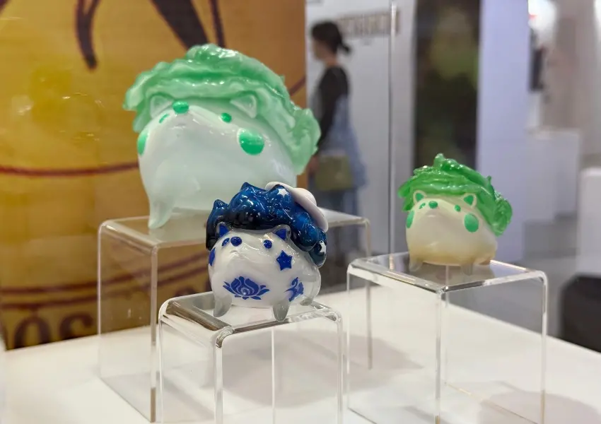 ▲松菸玩具設計展免費入場!路遙圓創回顧展各種造型刺蝟刺刺,限定商品盲盒滿額送周邊。(攝影:鄭亦庭)