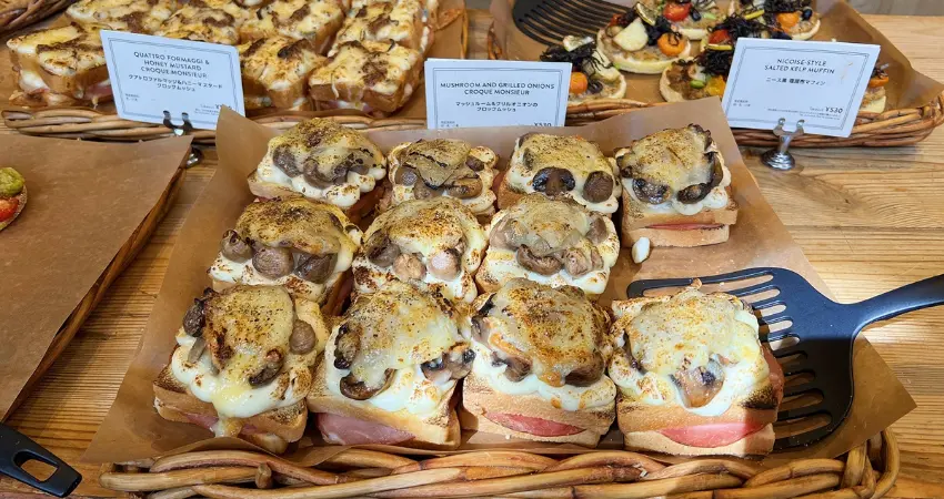 ▲經典口味如法式長棍、法式可頌、黑麥麵包、全麥麵包、雜糧麵包,特殊口味也不乏佐以堅果、果醬或各種創意內餡的歐式麵包。