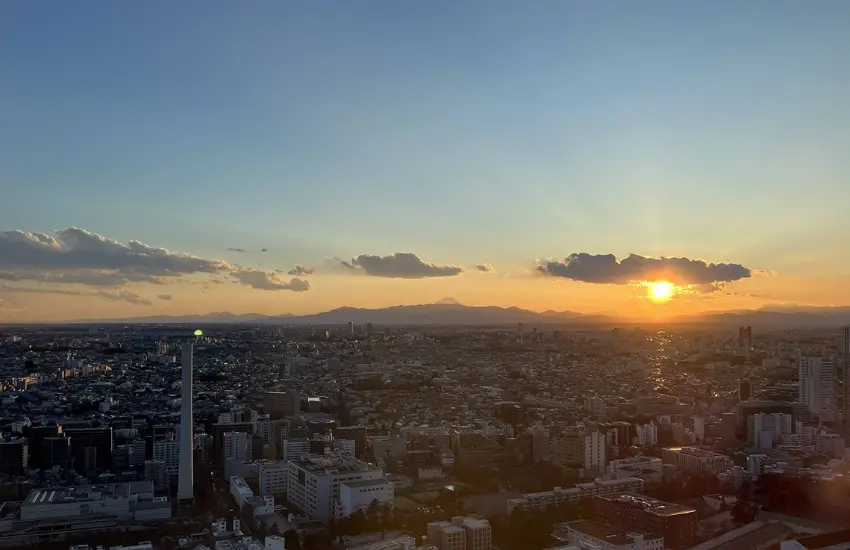 ▲搭乘專屬電梯一路向上，數字跳到38，門一開，東京夜景毫不保留地呈現在眼前。