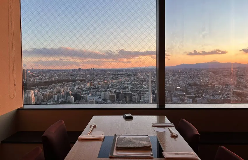 ▲舒適的座位也能欣賞東京的全景。