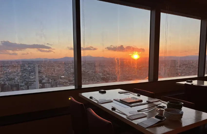 ▲每碗關東煮上桌時，都沒有戲劇效果，沒有煙霧、沒有浮誇的香氣爆發，只有溫熱和樸實，讓人不自覺地放慢了整個夜晚。