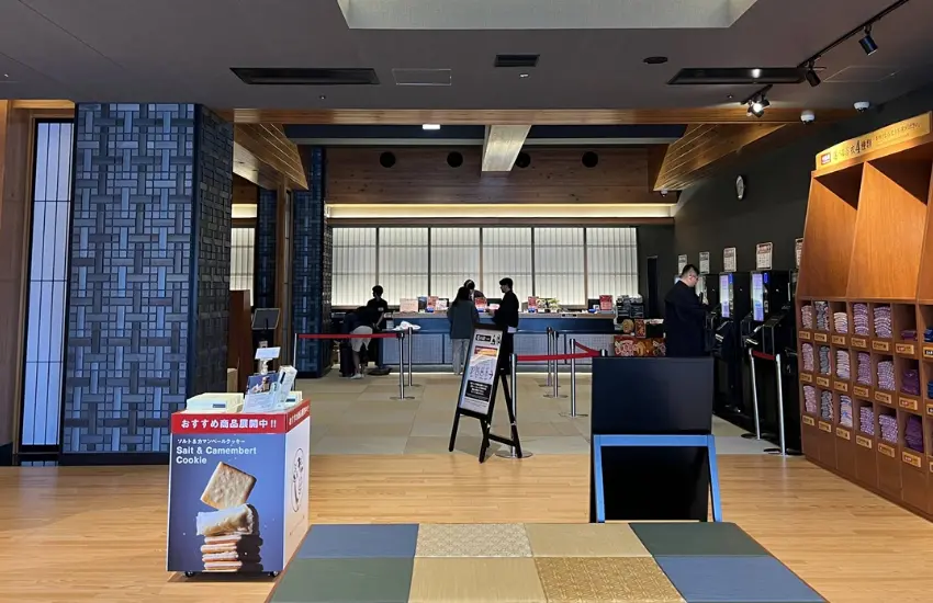 ▲從市場連通道的2樓可以轉搭往7樓的萬葉俱樂部。