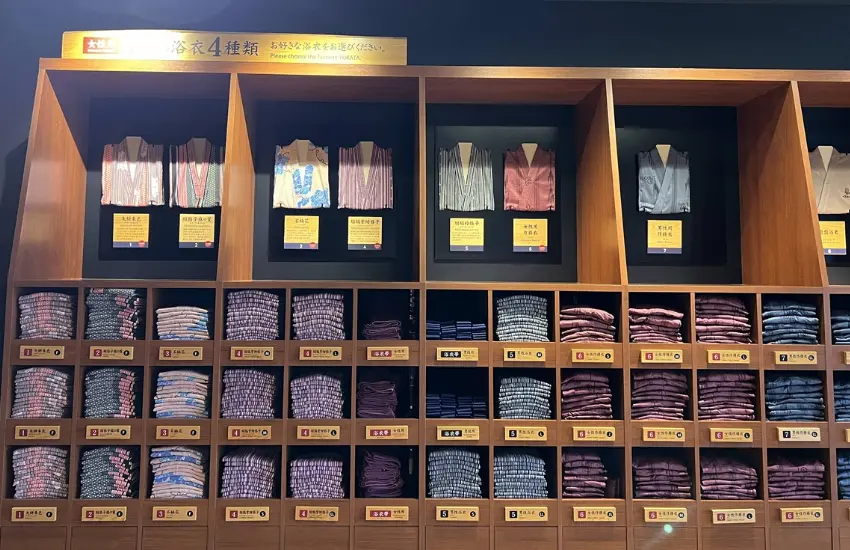 ▲木質調的暖度、柔黃燈光、浴衣、和紙襖、淡淡木香，直接將東京的快節奏被留在門外。