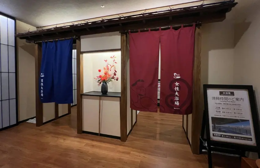 ▲萬葉俱樂部每日從箱根湯河原運送正統溫泉水至豐洲，不是模擬泉質，而是原汁原味的名湯。