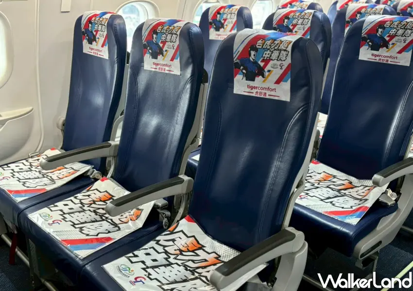 ▲台灣虎航貼心為WBC專機旅客準備了應援毛巾與主題頭墊紙，讓機艙每個角落都充滿力挺中華隊的熱情能量。