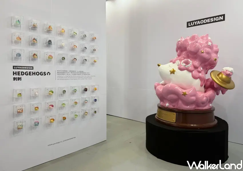 ▲松菸玩具設計展！原創IP角色貓錦獸、刺刺大型雕塑，以及系列玩具作品展示牆必拍。(攝影：鄭亦庭)