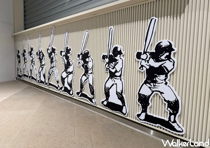 ▲不只台灣棒球漫畫特展！在松菸大道上也有中華隊賽事現場直播。(攝影：鄭亦庭)