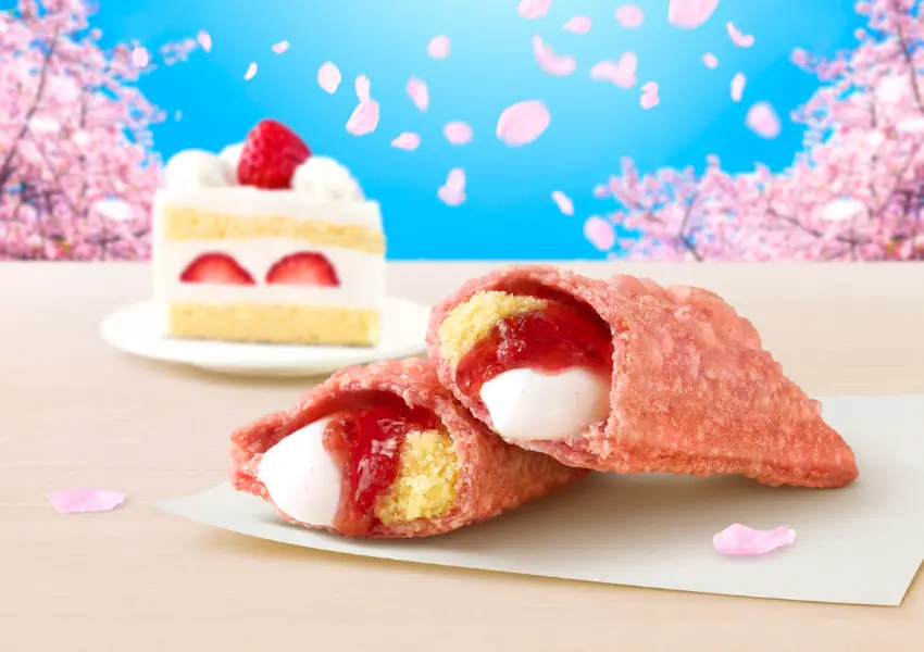 ▲麥當勞草莓蛋糕派 登場！日本限定、三層口感超過癮，期間限定3/11開賣。