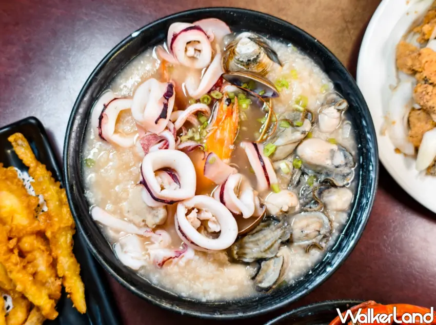 ▲澎湖小捲砂鍋粥推薦加點一份蚵仔,增添海味豐富度。(美食好芃友提供)