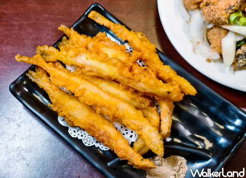 ▲酥炸銀魚是「鮮記螃蟹海產粥」深受歡迎的炸物之一。(美食好芃友提供)