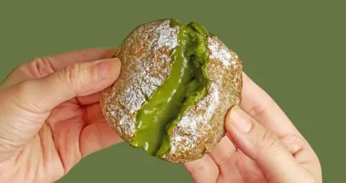 抹茶控的早餐！拉亞「靜岡抹茶生甜甜圈」搶攻話題，爆餡抹茶超療癒。