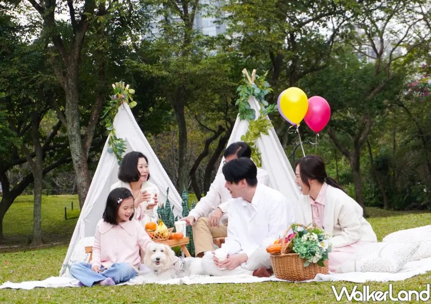 ▲揪家人帶毛小孩來大安森林公園野餐，享受陽光、音樂與最溫馨的親子家庭時光。