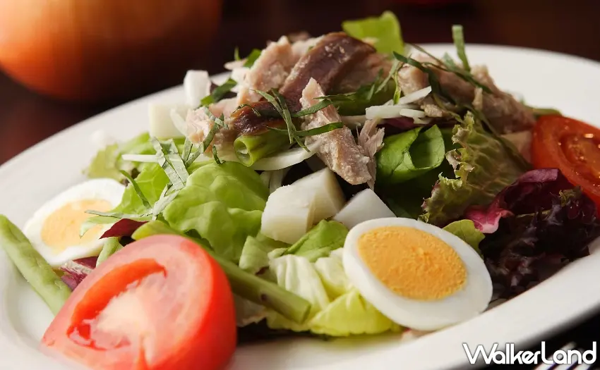 ▲尼斯沙拉 南法鮮活風味，揭開午間饗宴序章。 圖／亞都麗緻大飯店提供；窩客島整理