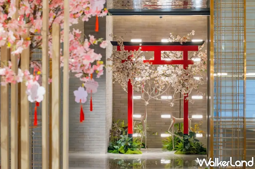 ▲高雄日航酒店於SERENA全日餐廳精心打造櫻花主題布置，營造如置身日本賞櫻勝地的浪漫氛圍。圖／高雄日航酒店提供；窩客島整理