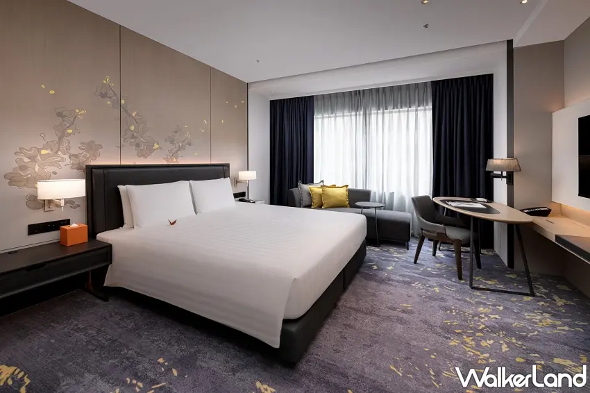 ▲高雄日航酒店推「花漾春宴」期間限定住房專案，專案價每房5,700元起，專案含3,000元餐飲抵用金。圖／高雄日航酒店提供；窩客島整理