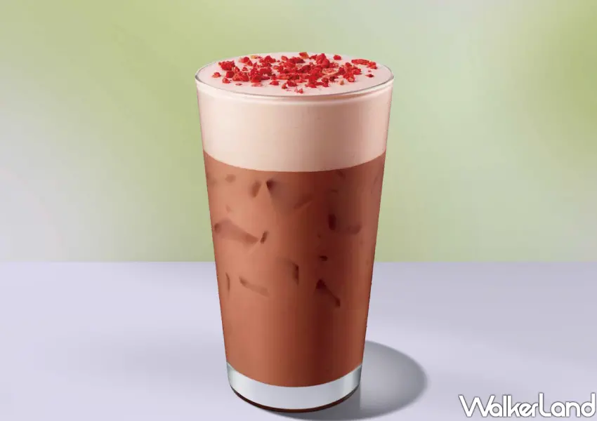 ▲覆盆莓粉紅慕斯與醇濃巧克力的浪漫邂逅，星巴克28週年限定那堤為春日獻上甜蜜驚喜。