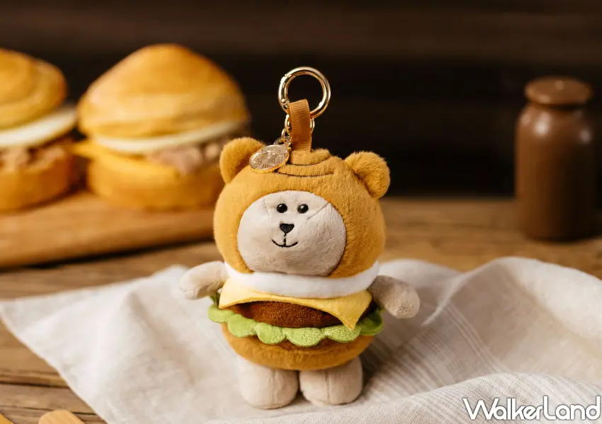 ▲星巴克超萌Bearista換上可頌堡裝扮，蓬鬆質感讓粉絲忍不住想收藏。