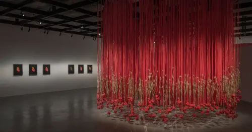 新北館免費展覽！新北市美術館花心創作展免門票，編織心臟、紅麻線絲流必拍。