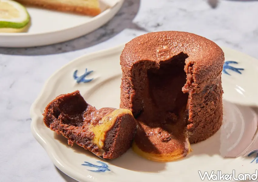 ▲會流沙的熔岩蛋糕是必點，來養心沙龍蔬食吃到飽記得留第二個胃給甜點。