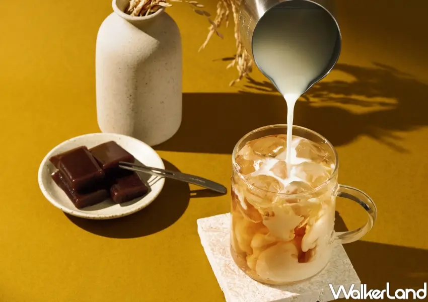 ▲KUNG FU TEA功夫茶全新「金穀蕎麥系列」主打穀物焙香與清爽茶感，無咖啡因設計成為春季飲料新選擇，讓粉絲喝茶多一種輕盈風味。