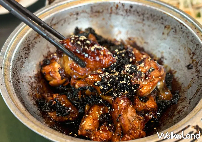 ▲溪頭美食推薦！阿三全筍餐館 南投排隊名店，黑豆豬腳黏嘴膠質滿滿、烏龍茶雞茶香爆。