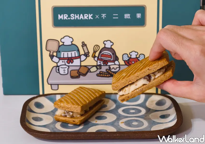 ▲下午茶首選奶油起司夾心，金黃杏仁餅乾夾入滑順內餡，鹹甜滋味讓起司控超滿足。(攝影：鄭雅之)