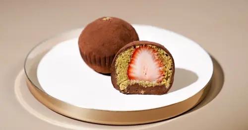 張員瑛也瘋狂！Maison Kayser杜拜巧克力新品全台開賣，爆漿開心果與法式可頌極致奢華。