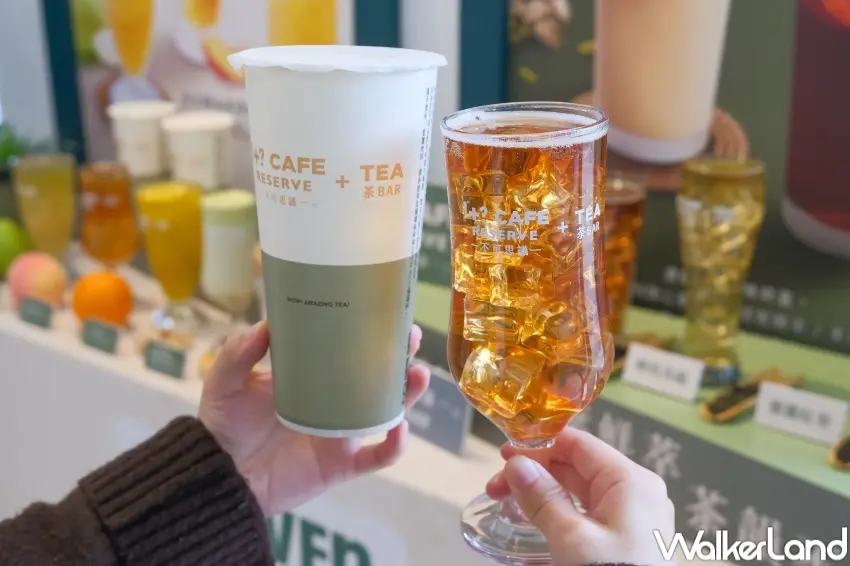 ▲7-ELEVEN「I+？CAFE RESERVE+TEA 不可思議茶BAR」推出四款全新基底茶「四季青萱、蜜露紅茶、輕焙烏龍、茶王烏龍」，以原葉現萃呈現更完整茶香。（攝影：張人尹）