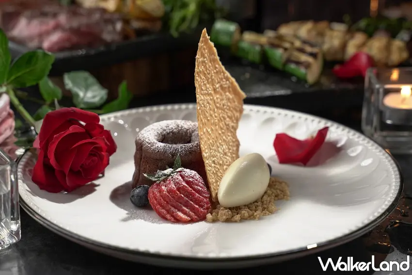 ▲壓軸甜點「熔岩巧克力佐香草冰淇淋」，結合輕盈香草冰淇淋與濃郁奶香，在舌尖達成絕妙平衡，為義式饗宴畫下完美句點。圖／君品酒店提供；窩客島整理