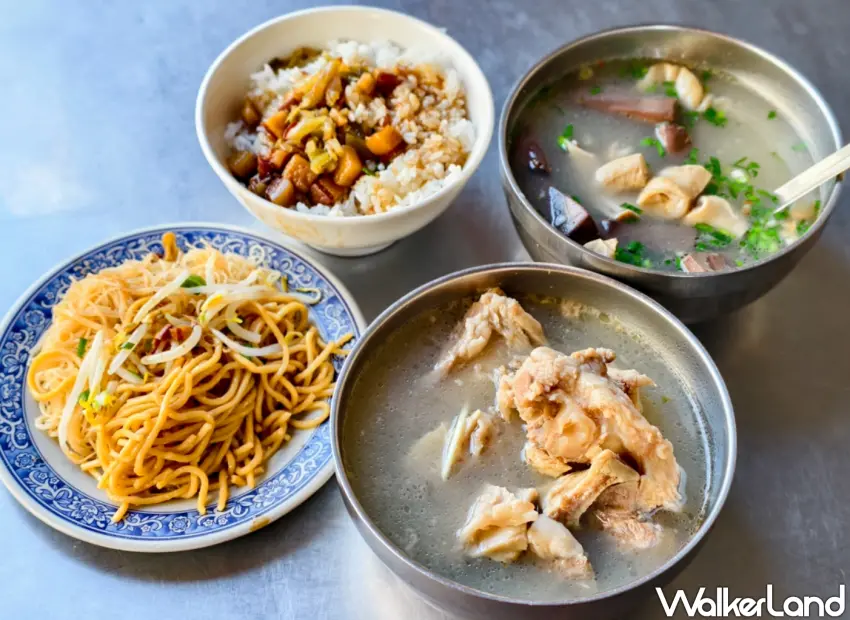 ▲「吳家豬血湯」以平價、份量十足著稱,招牌肉骨湯、綜合湯及炒米粉皆深受饕客喜愛。(美食好芃友提供)