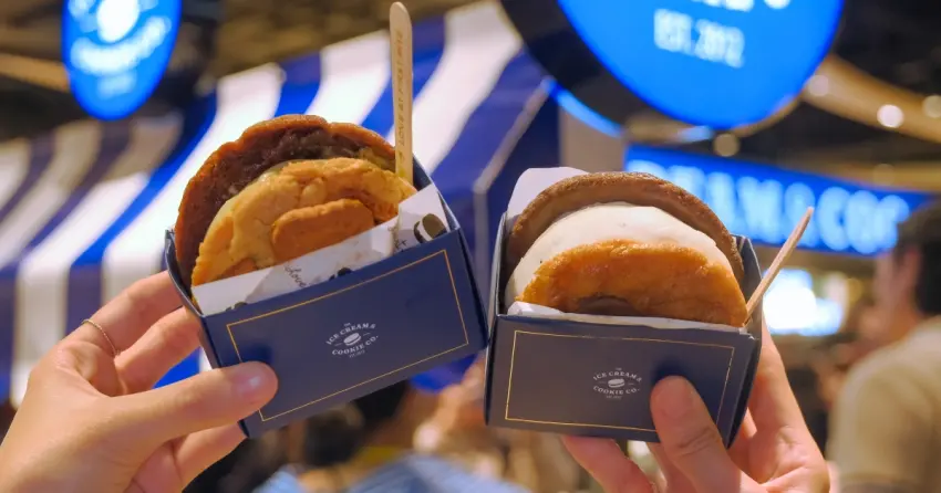 新加坡必吃軟餅乾冰淇淋！The Ice Cream Cookie Co.台灣一號店菜單 點餐方式帶你看。