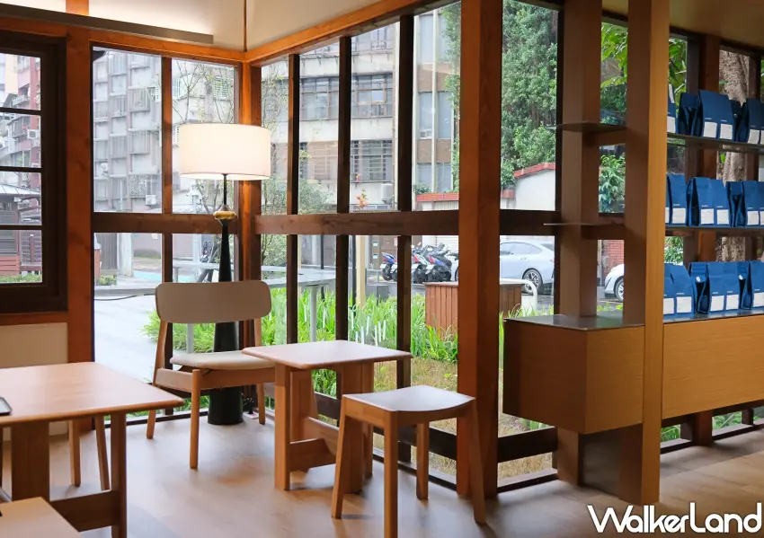 ▲日式老屋咖啡廳的角落之美，落地窗引進大安區巷弄綠意與靜謐午茶光景。(攝影：鄭雅之)